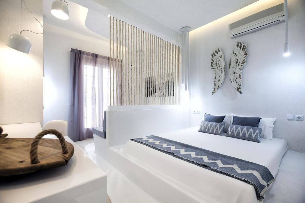 Privée Santorini Hotel