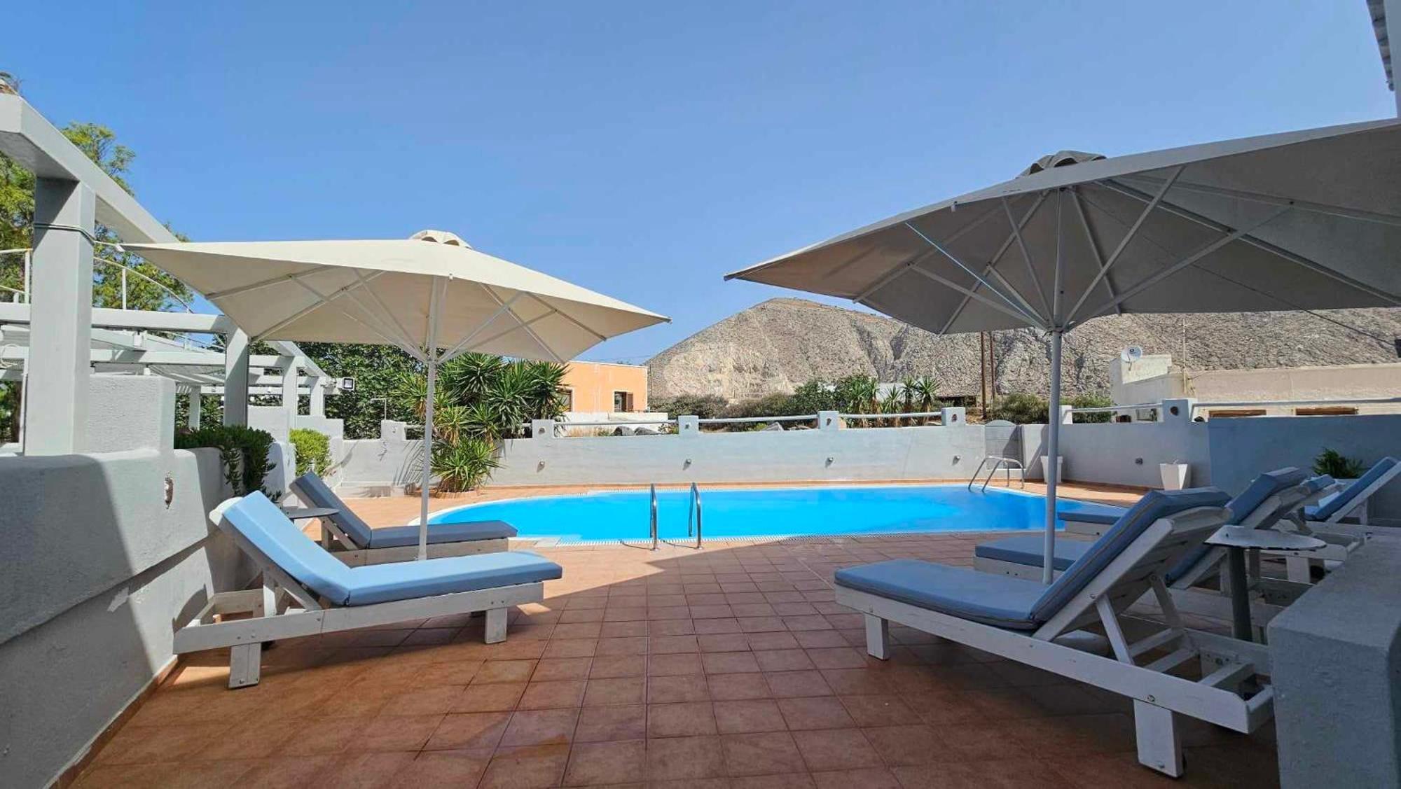 Hotel Privée Santorini 2*