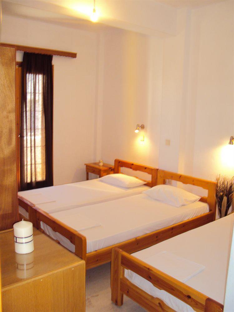 Privée Santorini Hotel