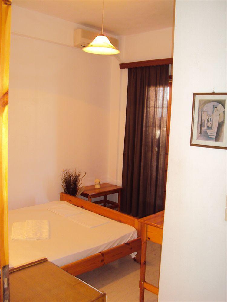 Hotel Privée Santorini 2*