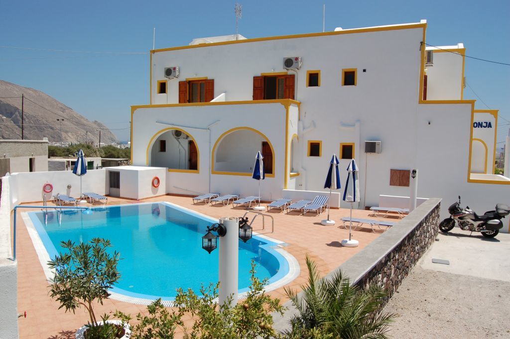 Privée Santorini Hotel 2*