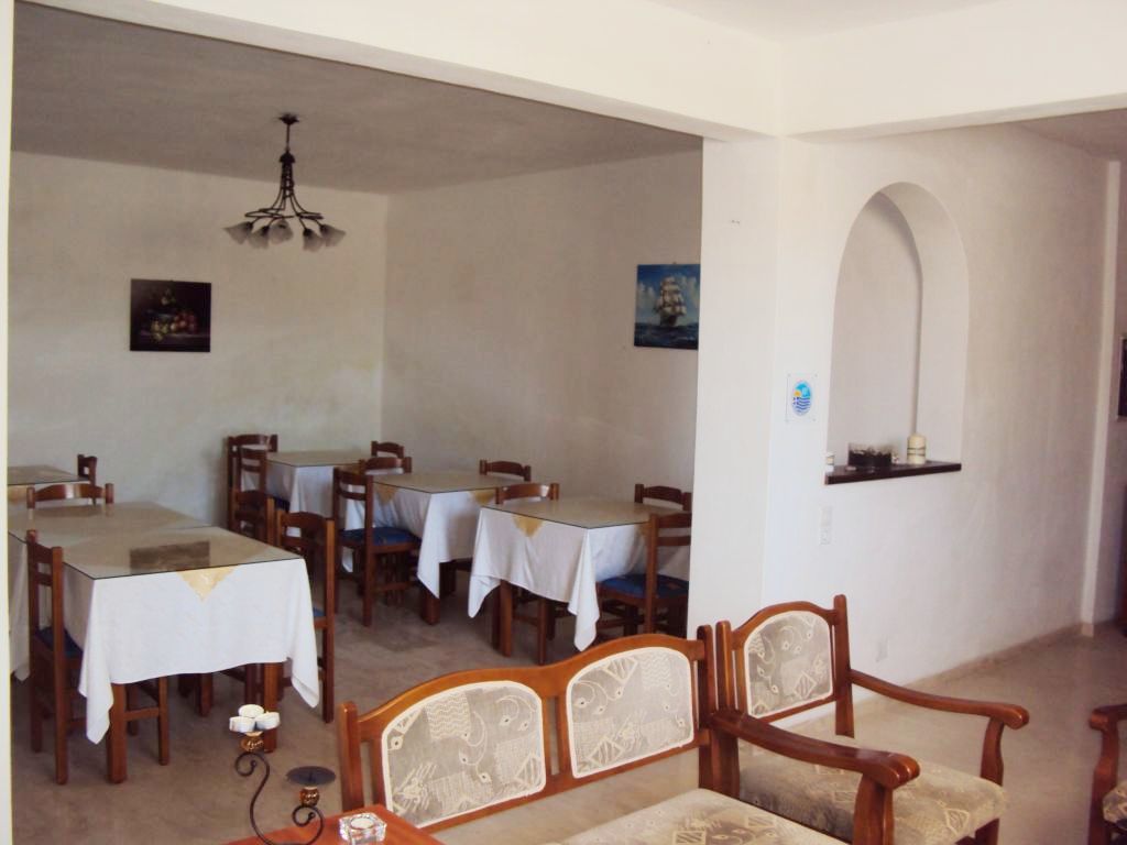 Privée Santorini Hotel