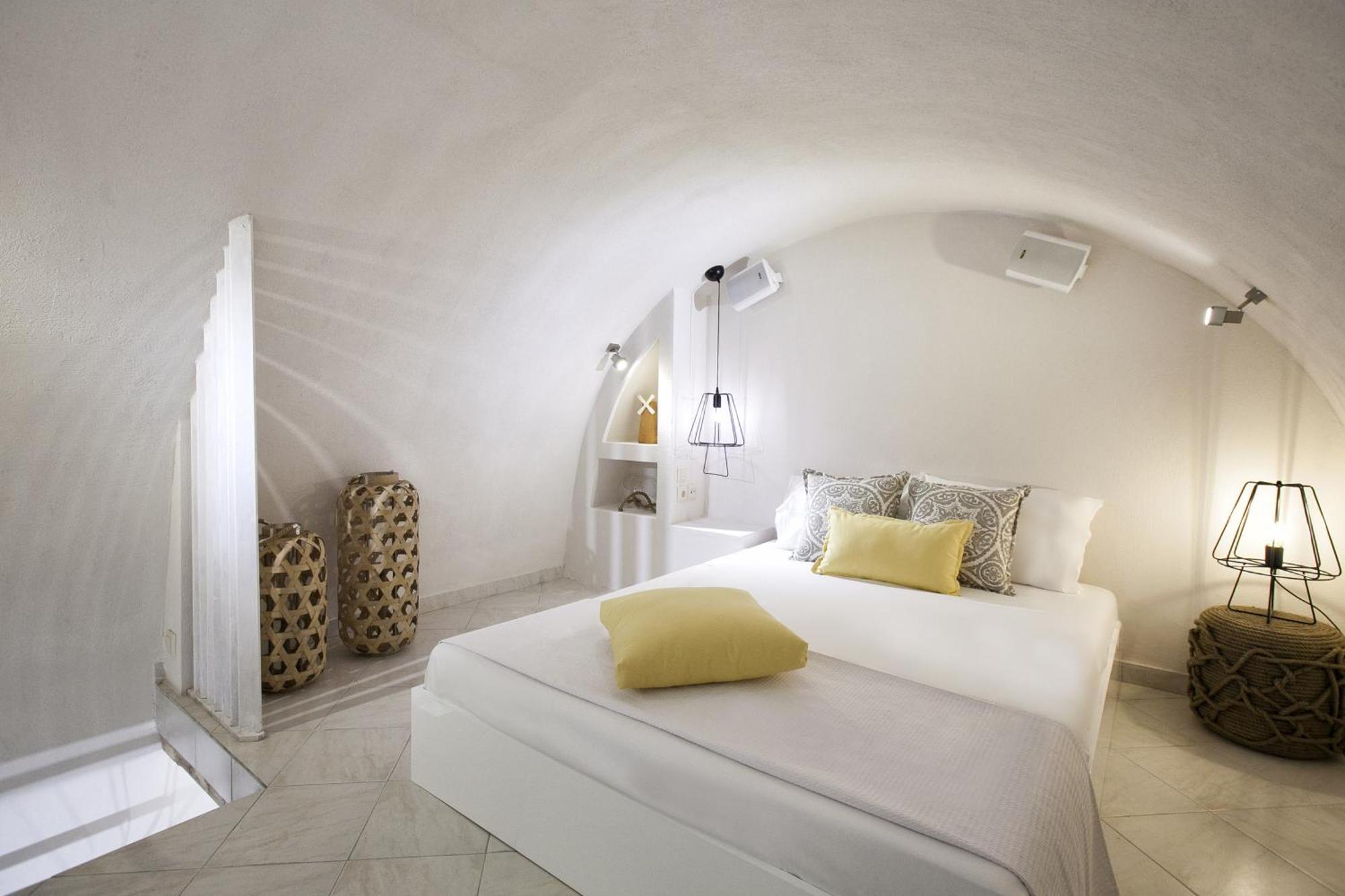 Privee Santorini Perissa (Santorini)